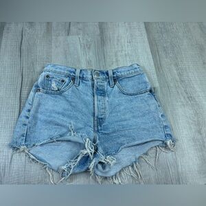 Levi’s 501 Lightwash Denim Shorts Size 25